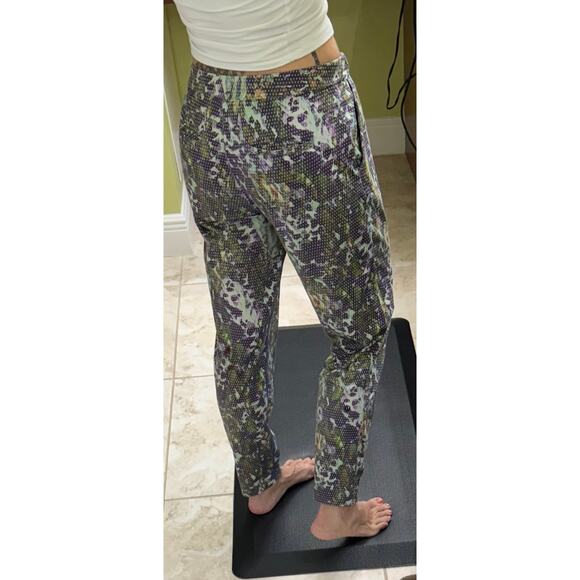 Lululemon jet crop luxtreme 6 pants joggers Floral Sport Backdrop Iris Flower - Picture 2 of 8